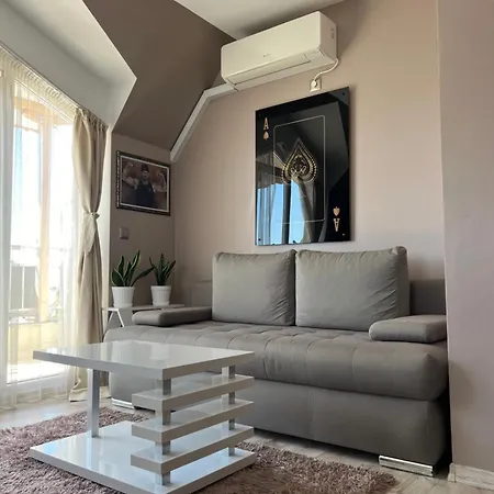 Jamais Vue Apartment
